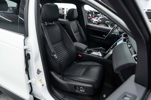 Used 2022 Land Rover Discovery Sport SE image 11
