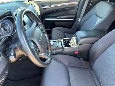 Certified 2022 Chrysler 300 Touring w/ Sport Appearance Package image 15