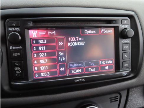 Used 2015 Toyota Yaris L image 10