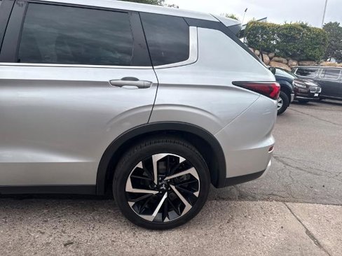 Used 2023 Mitsubishi Outlander SE image 33