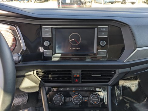Certified 2020 Volkswagen Jetta SE image 22