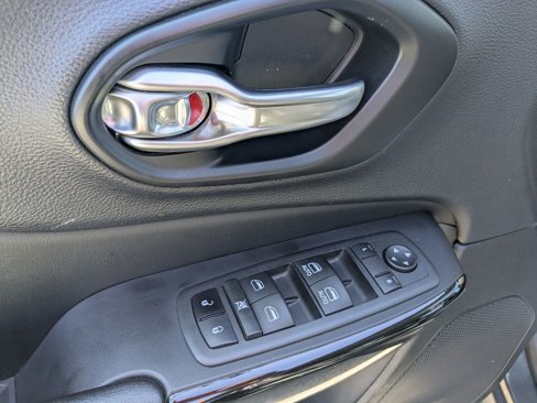 Certified 2023 Jeep Cherokee Altitude Lux image 12