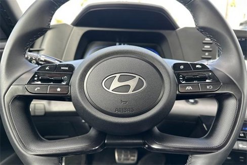 Certified 2025 Hyundai Elantra Sport image 27