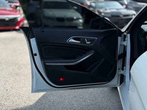 Used 2016 Mercedes-Benz CLA 250 image 11