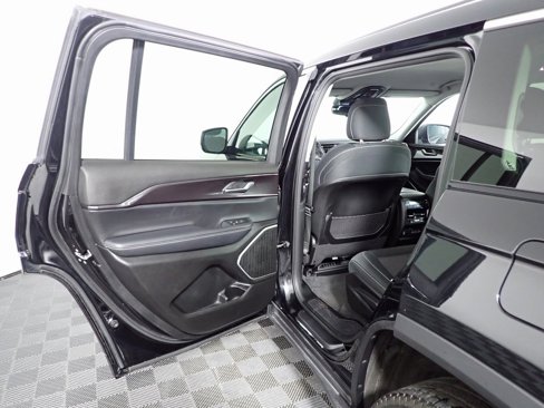 Used 2022 Jeep Grand Cherokee L Laredo w/ Luxury Tech Group I image 30