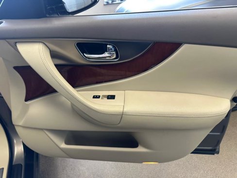 Used 2009 INFINITI FX35 AWD w/ Technology Pkg image 32