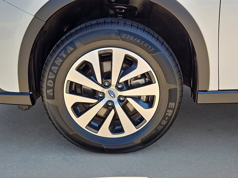 Used 2022 Subaru Outback Premium image 5