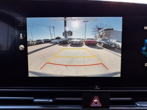 Certified 2025 Hyundai Elantra SEL image 8