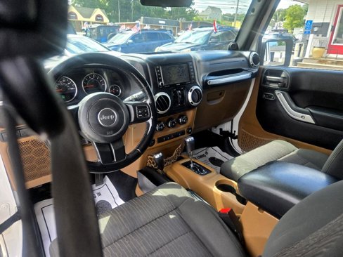 Used 2012 Jeep Wrangler Unlimited Rubicon w/ Connectivity Group image 30