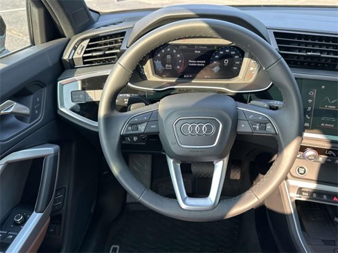 Certified 2025 Audi Q3 2.0T Premium image 18
