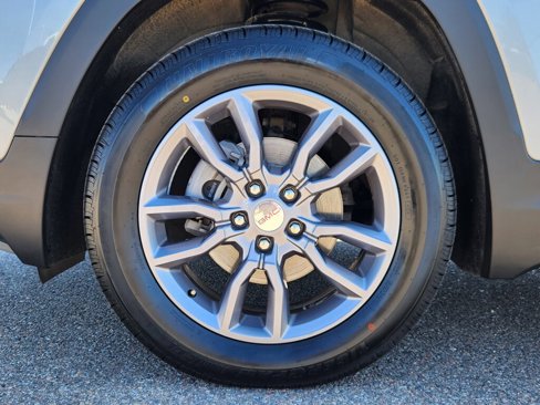 Used 2024 GMC Terrain SLT image 16