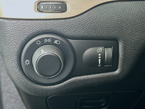 Used 2017 Jeep Cherokee Altitude image 16