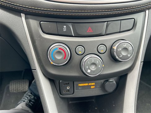 Used 2022 Chevrolet Trax LT w/ LT Convenience Package image 23