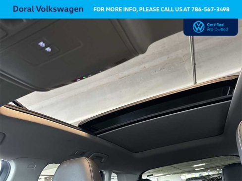 Used 2022 Volkswagen Taos SE w/ Panoramic Sunroof Package image 17