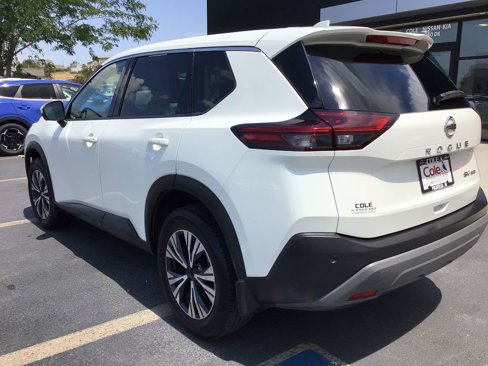 Used 2021 Nissan Rogue SV image 3