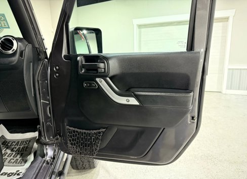 Used 2016 Jeep Wrangler Unlimited Rubicon image 16