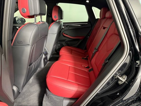 Certified 2021 Porsche Macan S image 24
