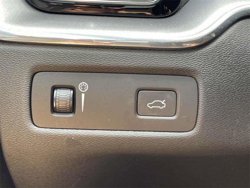 Used 2020 Volvo XC60 T6 Momentum image 24