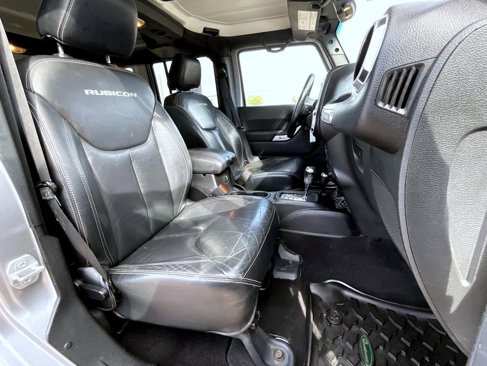 Used 2015 Jeep Wrangler Unlimited Rubicon w/ Connectivity Group image 16