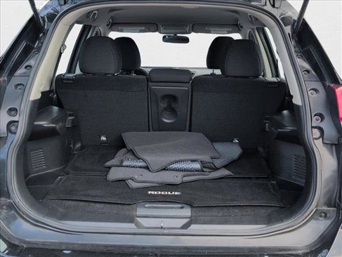 Used 2018 Nissan Rogue S image 6