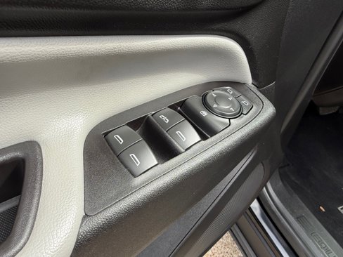 Used 2018 Chevrolet Equinox LS image 19