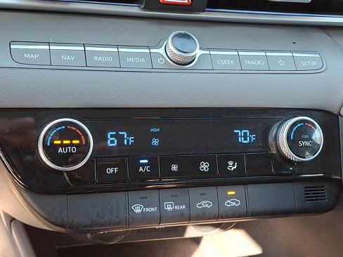 Used 2024 Hyundai Elantra SEL image 16