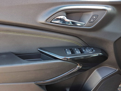 Certified 2025 Chevrolet Trax LT w/ LT Convenience Package image 12