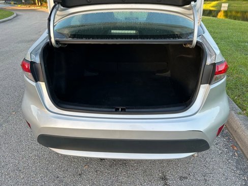 Used 2021 Toyota Corolla LE image 10