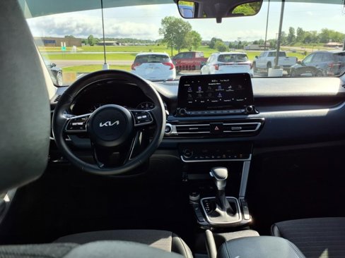 Used 2023 Kia Seltos Nightfall Edition image 10