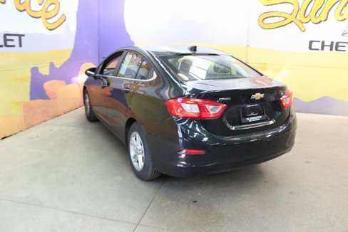 Used 2017 Chevrolet Cruze LT image 5