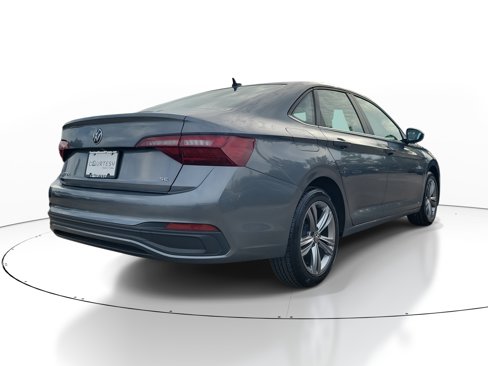 Used 2024 Volkswagen Jetta SE image 5