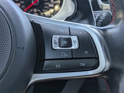 Used 2017 Volkswagen GTI SE image 29