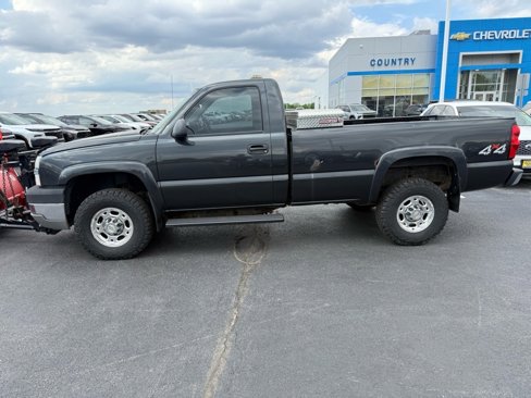 Used 2004 Chevrolet Silverado 2500 LS w/ Heavy-Duty Power Package image 3