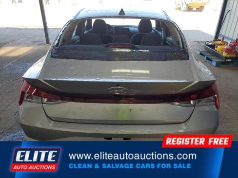 Used 2021 Hyundai Elantra SEL image 11