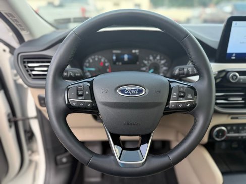 Used 2022 Ford Escape SEL image 15