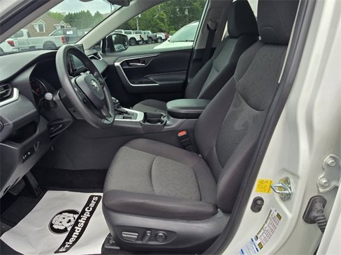 Used 2021 Toyota RAV4 XLE image 11
