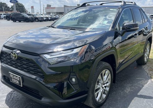 Used 2023 Toyota RAV4 XLE Premium image 4