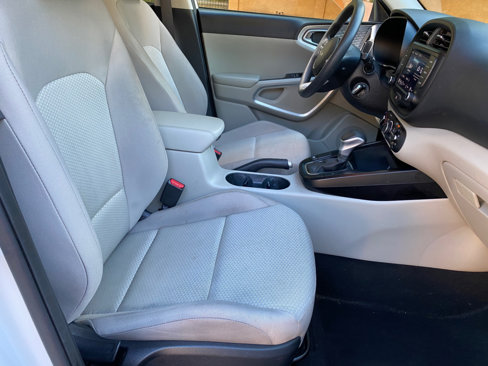 Used 2023 Kia Soul LX image 45