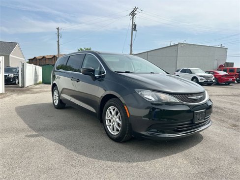 Used 2017 Chrysler Pacifica LX image 31