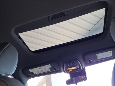 New 2025 Chevrolet Trax RS w/ Sunroof Package image 8