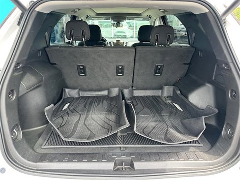 Used 2018 Chevrolet Equinox LT w/ Sun & Infotainment Package image 9