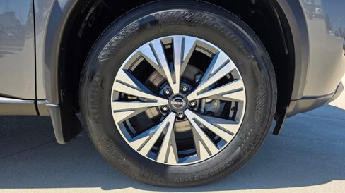 Used 2023 Nissan Rogue SV image 13