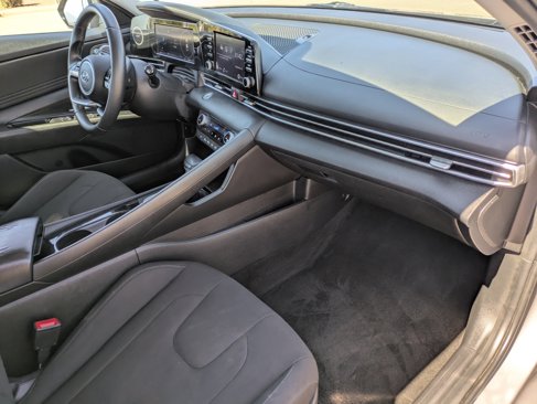 Used 2021 Hyundai Elantra SEL w/ Convenience Package image 12