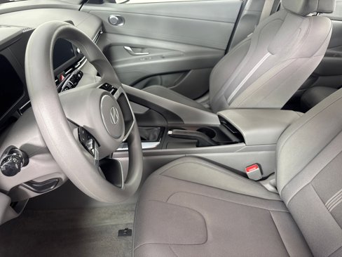 Used 2024 Hyundai Elantra SE image 5