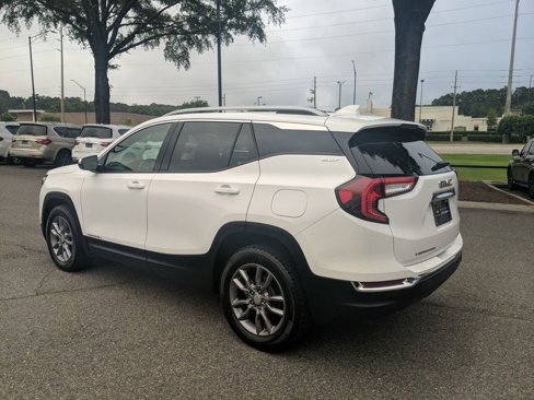Used 2024 GMC Terrain SLT image 9