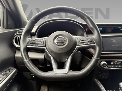 Used 2020 Nissan Kicks SR image 10