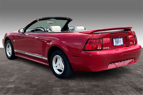 Used 1999 Ford Mustang Convertible image 25