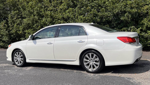 Used 2011 Toyota Avalon Limited image 5