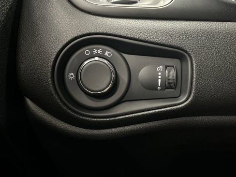 Used 2023 Jeep Renegade Latitude image 24