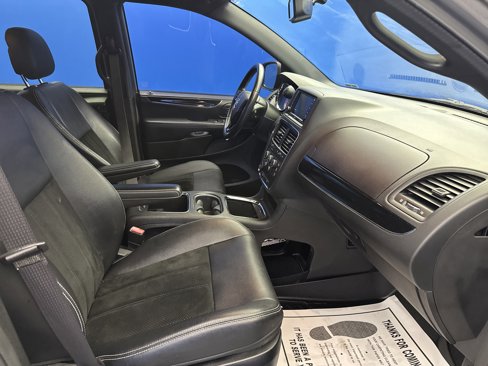 Used 2015 Dodge Grand Caravan SXT image 22